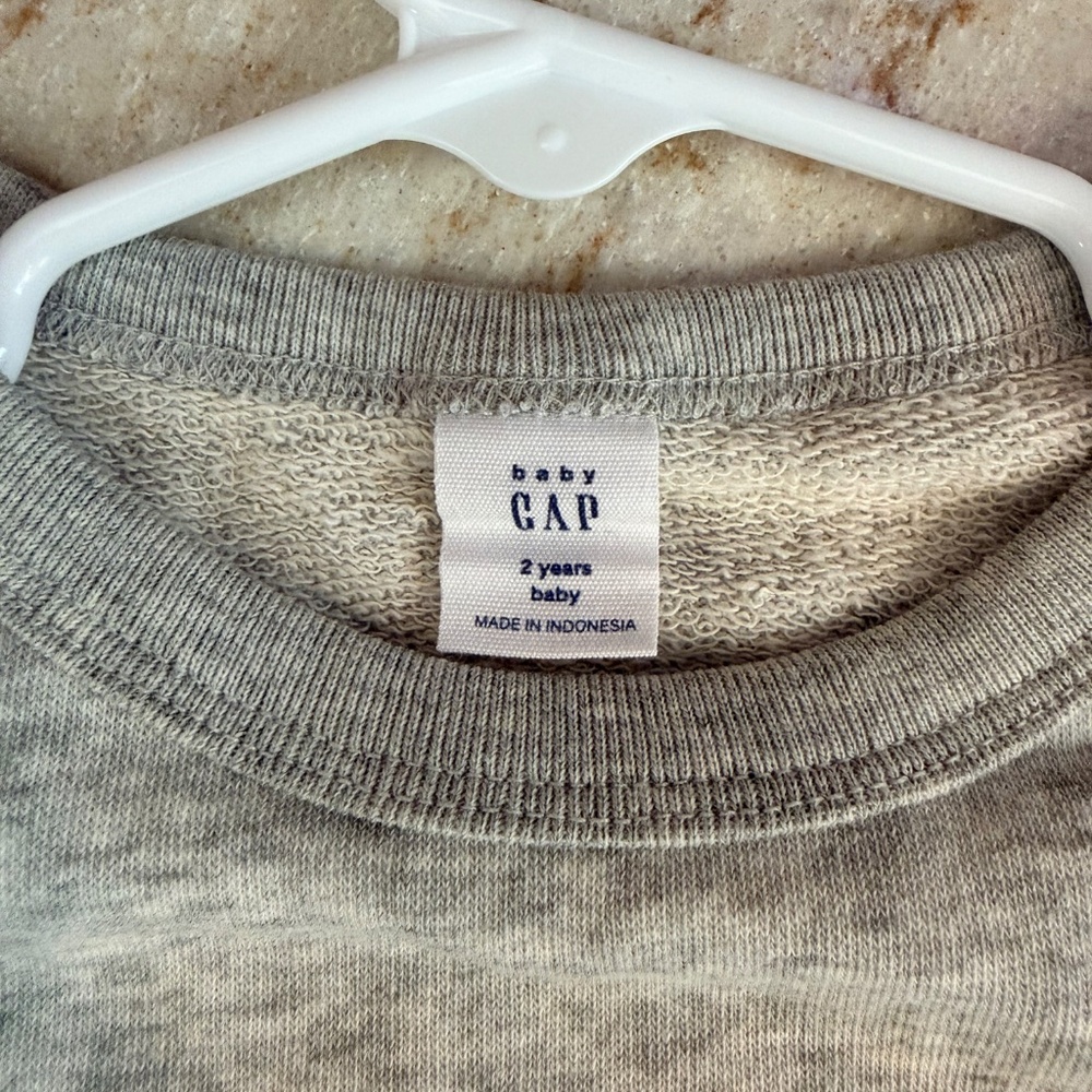 Gap Sweater - Picture 2 of 3